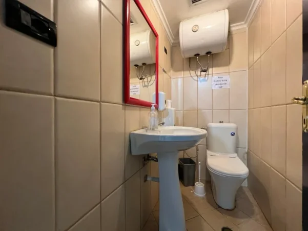 Tirane, jepet me qera zyre Kati 2, 120 m² 1.400 € (Rruga Sami Frasheri)
