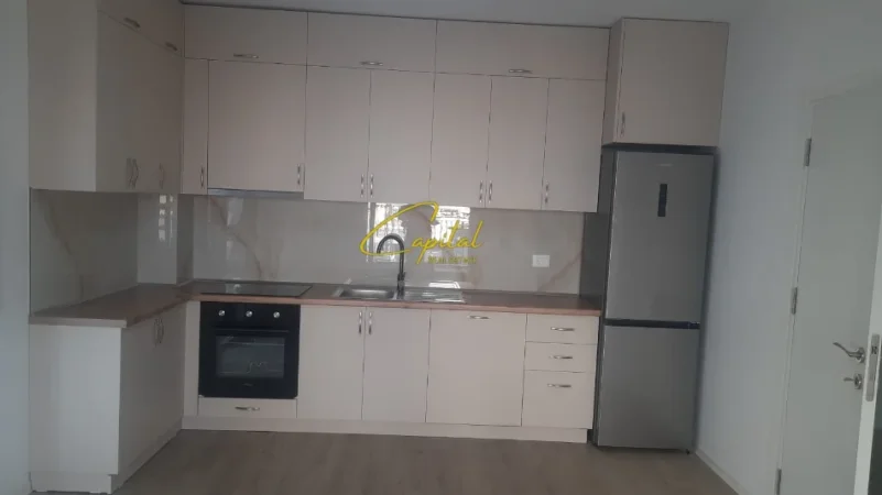 Tirane, jepet me qera apartament 2+1 Kati 2, 110 m² 600 € (XHAMLLIKU)