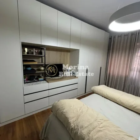 Tirane, jepet me qera apartament 1+1 Kati 8, 70 m² 800 € (Liqeni Artificial)
