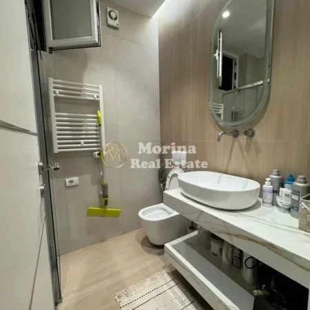 Tirane, jepet me qera apartament 1+1 Kati 8, 70 m² 800 € (Liqeni Artificial)