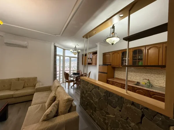 Tirane, jepet me qera apartament 2+1 Kati 12, 120 m² 600 € (ISH PARKU)