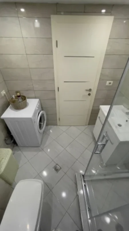 Tirane, jepet me qera apartament 2+1 Kati 5, 94 m² 650 € (Ngjit me fondacionin Eleonor)