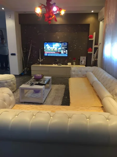 Tirane, jepet me qera apartament 2+1 Kati 6, 125 m² 800 € (Komuna e Parisit)