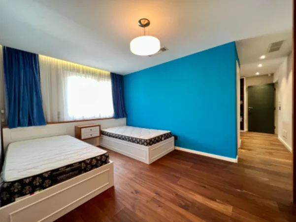 Tirane, jepet me qera apartament 2+1 Kati 2, 180 m² 1.500 € (2 minuta larg Liqenit Artificial)
