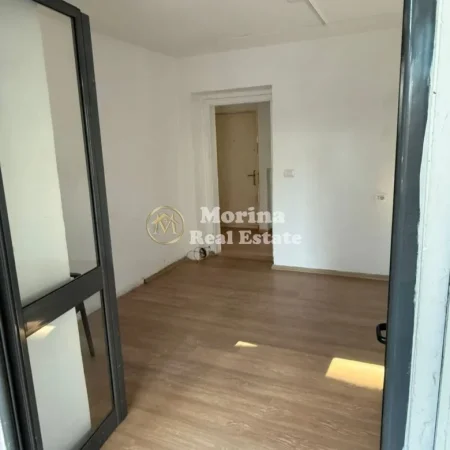 Tirane, jepet me qera ambjent biznesi Kati 1, 55 m² 400 € (Shkolla e Baletit)