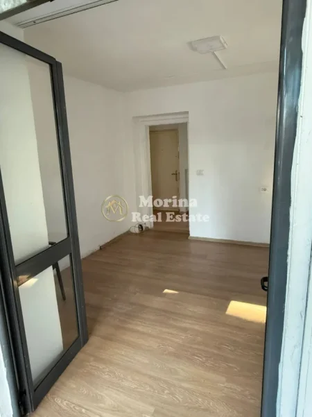 Tirane, jepet me qera ambjent biznesi Kati 1, 55 m² 400 € (Shkolla e Baletit)