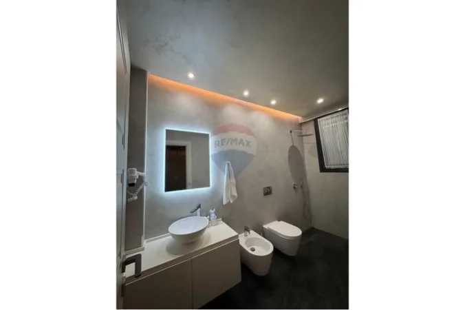 Vlore, jepet me qera apartament duplex 3+1+Ballkon Kati 6, 265 m² 350.000 € (Rruga Enver Jaho, Vlore)