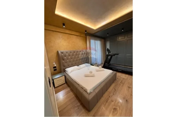 Vlore, jepet me qera apartament duplex 3+1+Ballkon Kati 6, 265 m² 350.000 € (Rruga Enver Jaho, Vlore)