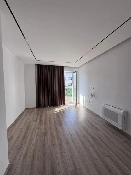 Tirane, jepet me qera zyre Kati 7, 110 m² 1.000 € (KOMUNA E PARISIT)