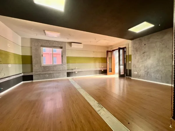 Tirane, jepet me qera zyre Kati 4, 160 m² 1.600 € 