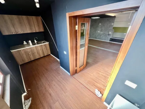 Tirane, jepet me qera zyre Kati 4, 160 m² 1.600 € 