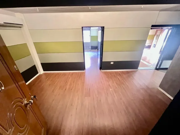 Tirane, jepet me qera zyre Kati 4, 160 m² 1.600 € 