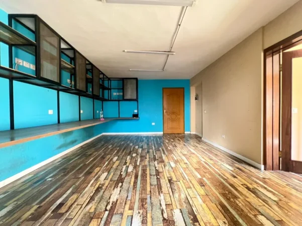 Tirane, jepet me qera zyre Kati 4, 160 m² 1.600 € 