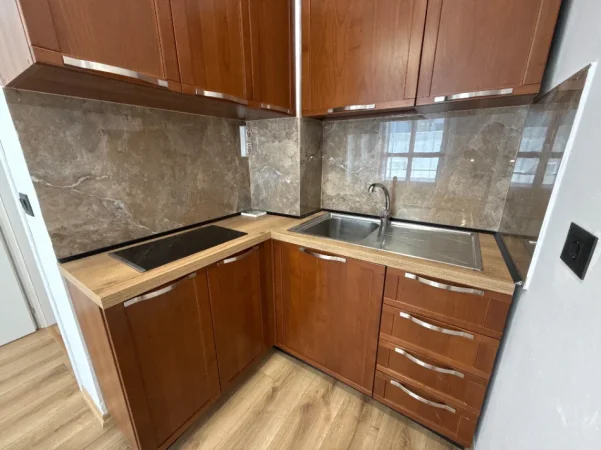 PER QIRA APARTAMENT  1+1 TE ISH EKSPOZITA  750 €