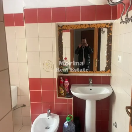 Tirane, jepet me qera apartament 1+1 Kati 2, 70 m² 450 € (Brryli)