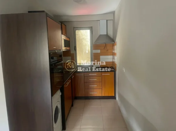 Tirane, jepet me qera apartament 1+1 Kati 2, 70 m² 450 € (Brryli)