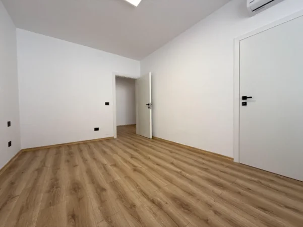 ZYRE ME QIRA  750 € (ISH EKSPOZITA)