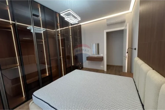 Tirane, jepet me qera apartament duplex 1+1+Ballkon Kati 4, 82 m² 1.000 € (Kompleksi Delijorgji)