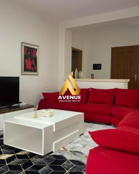 Tirane, jepet me qera Vile 2+1 Kati 1, 160 m² 650 € (Rruga Hoxha Tahsim)