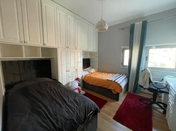 Tirane, shitet apartament 2+1+Ballkon Kati 4, 105 m² 260.000 € (Ministria E Jashtme)