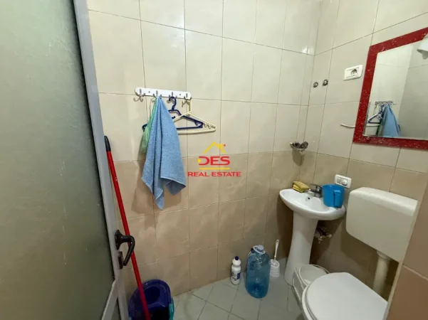 Vlore, jepet me qera ambjent biznesi Kati 0, 100 m² 300 € (Rruga Fiqirete Musta)