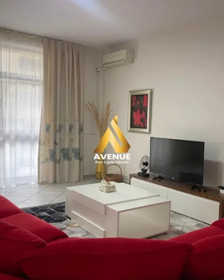 Tirane, jepet me qera Vile 2+1 Kati 1, 160 m² 650 € (Rruga Hoxha Tasim)