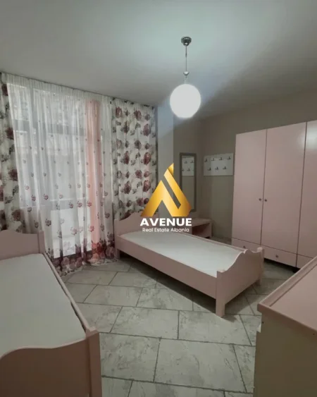 Tirane, jepet me qera Vile 2+1 Kati 1, 160 m² 650 € (Rruga Hoxha Tasim)