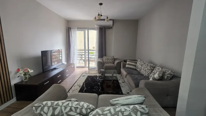 Tirane, jepet me qera apartament 2+1 , 650 € (globe)