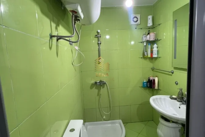 Tirane, jepet me qera apartament 2+1 Kati 1, 120 m² (Ali Demi)