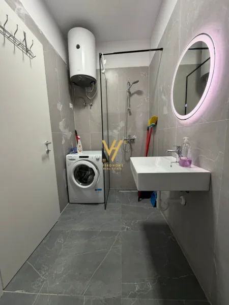 Tirane, jepet me qera apartament 1+1+Ballkon Kati 4, 56 m² 440 € (UNIVERS CITY)