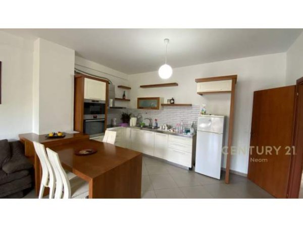 Tirane, jepet me qera apartament 2+1+BLK 115 m² 700 Euro (kopshti zologjik)