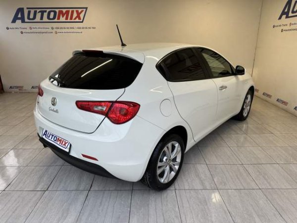 Tirane, shes makine Alfa Romeo GIULIETTA Viti 2014, 6.900 Euro