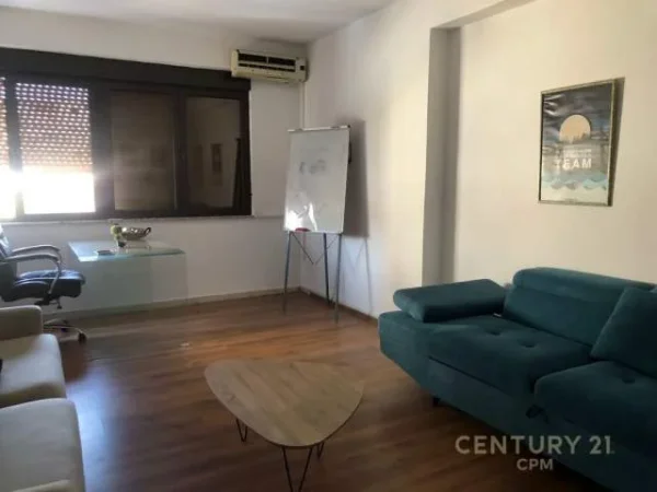 Tirane, jepet me qera apartament 2+1+BLK Kati 4, 109 m² 600 Euro (bllok)