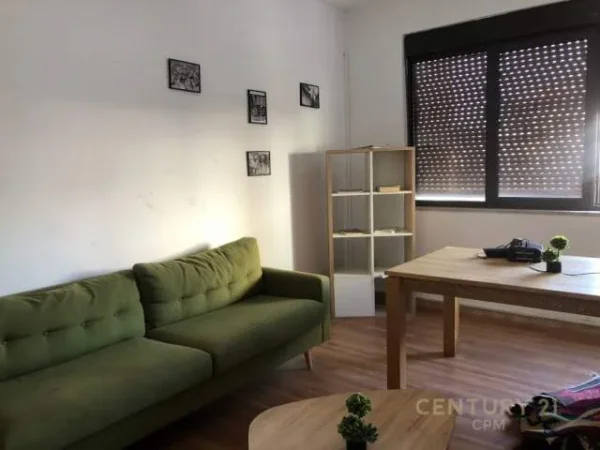 Tirane, jepet me qera apartament 2+1+BLK Kati 4, 109 m² 600 Euro (bllok)