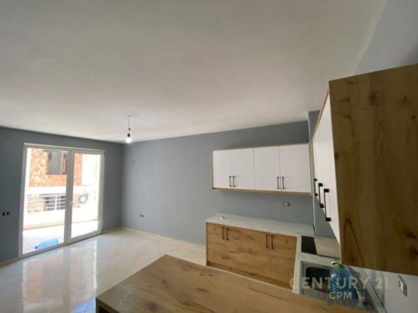 Shesim apartament 2+1+2+post parkimi tek kopshti botanik!!!