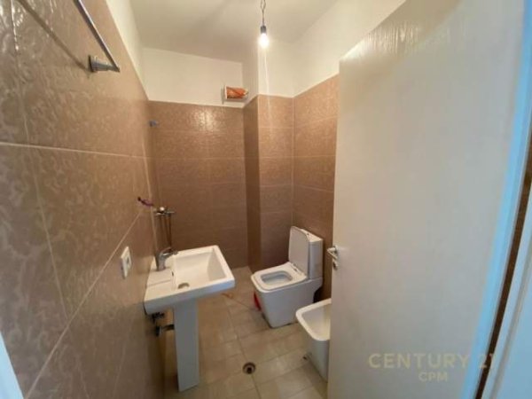 Shesim apartament 2+1+2+post parkimi tek kopshti botanik!!!