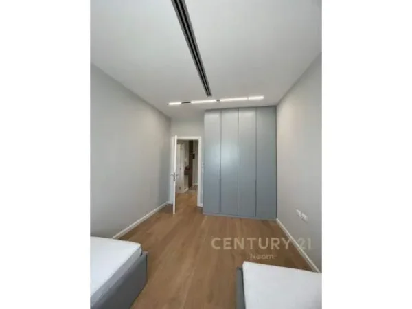 Tirane, jepet me qera apartament 2+1+BLK Kati 6, 94 m² 1.200 Euro (komuna parisit)