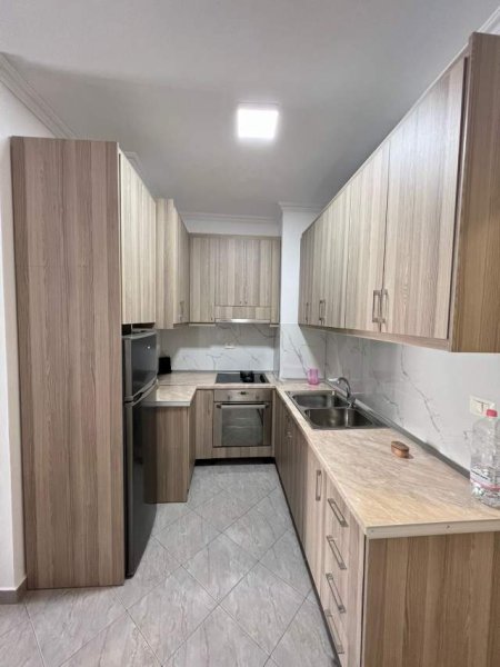 Tirane, jepet me qera apartament Kati 6, 110 m² 400 Euro (Teodor Keko)