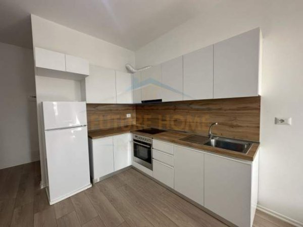 Tirane, jepet me qera apartament Kati 9, 107 m² 500 Euro (RRUGA 3 DESHMORET)