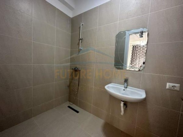 Tirane, jepet me qera apartament Kati 9, 107 m² 500 Euro (RRUGA 3 DESHMORET)