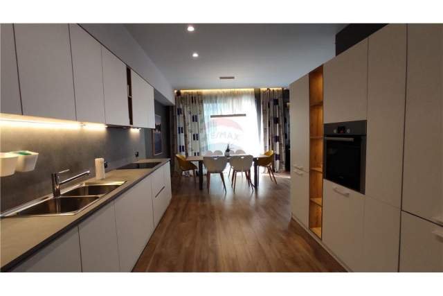 Tirane, jepet me qera Vile 3+1 Kati 1, 180 m² 1.200 Euro