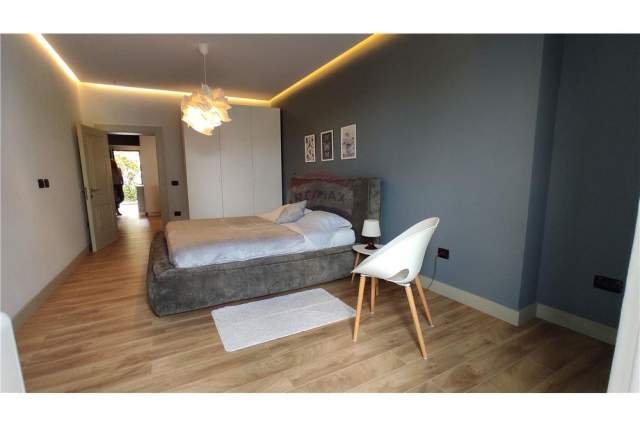 Tirane, jepet me qera Vile 3+1 Kati 1, 180 m² 1.200 Euro