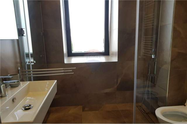 Tirane, jepet me qera Vile 3+1 Kati 1, 180 m² 1.200 Euro