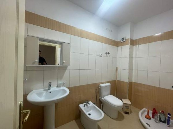 Tirane, shitet apartament Kati 5, 125 m² 450 Euro (astir)