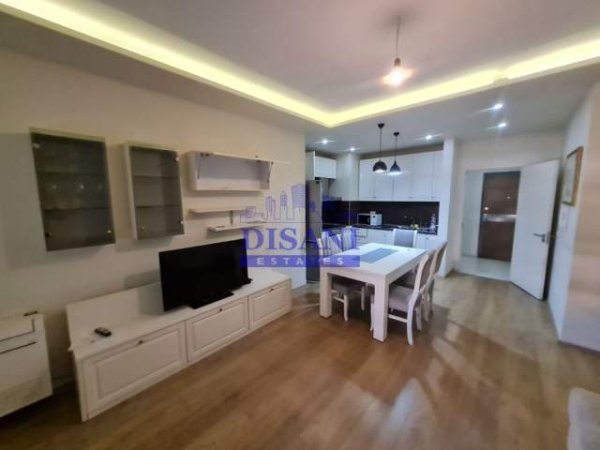 Tirane, jepet me qera apartament Kati 9, 130 m² 900 Euro (Rruga Panorama)