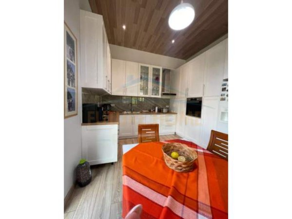Tirane, jepet me qera Vile 2 Katshe Kati 2, 500 m² 2.500 Euro (ali demi)