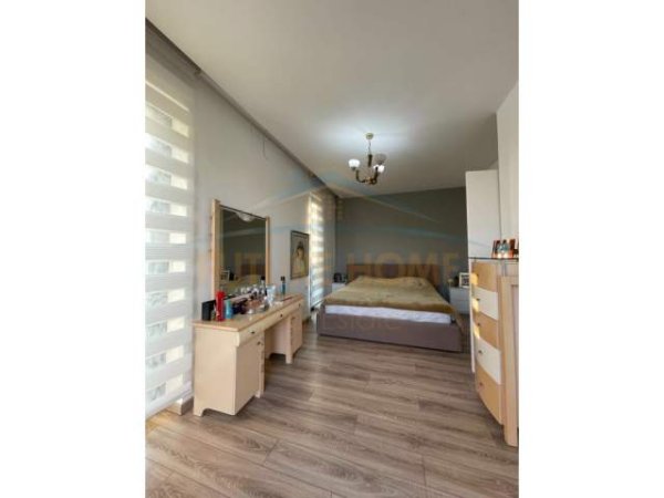 Tirane, jepet me qera Vile 2 Katshe Kati 2, 500 m² 2.500 Euro (ali demi)