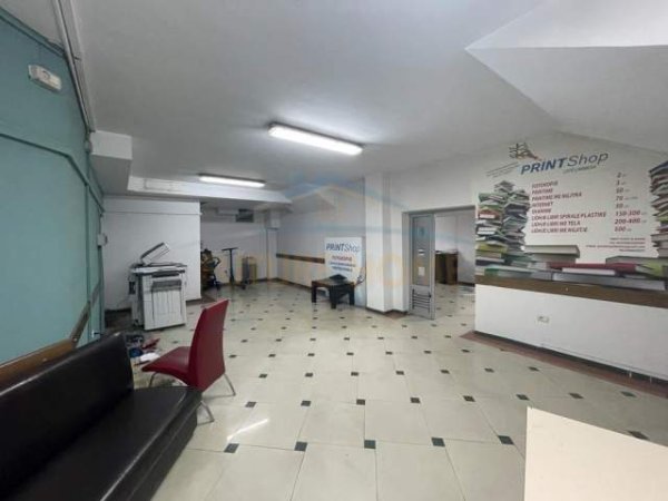 Tirane, jepet me qera ambjent biznesi Kati -1, 200 m² 1.500 Euro (Rr. Muhamet Gjollesha)