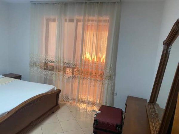 Tirane, jepet me qera apartament 2+1+BLK Kati 3, 71 m² 400 Euro (Rruga Kongresi i Manastirit)