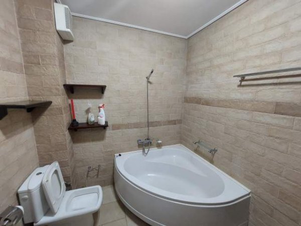 Tirane, jepet me qera apartament 3+1+BLK Kati 9, 750 Euro (Juridiku)